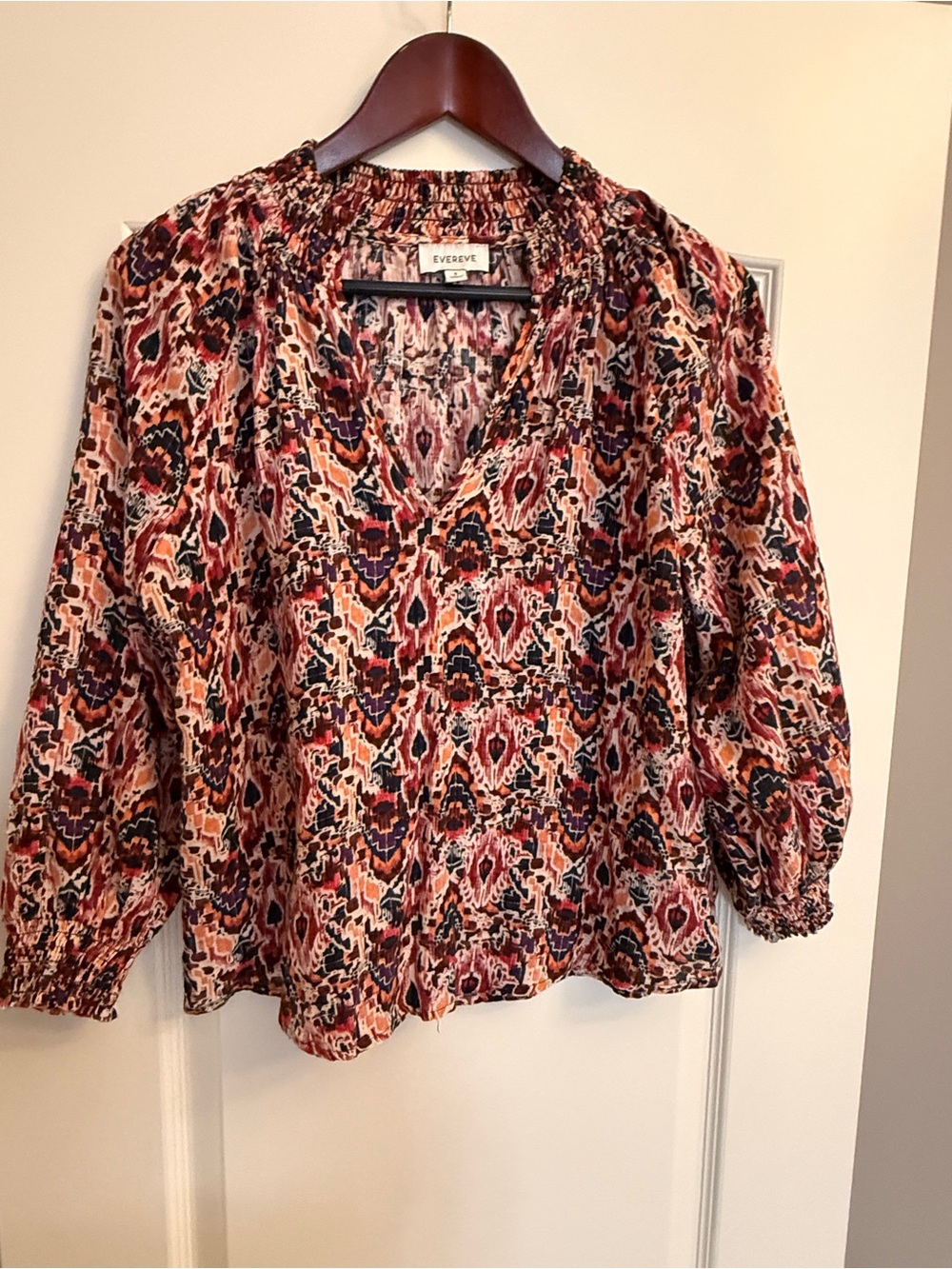 Evereve Printed V-Neck Blouse in Cream, Rust & Navy